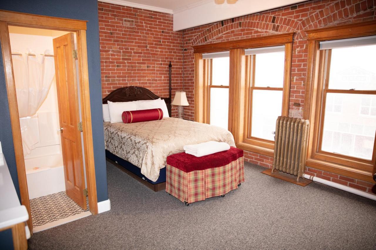 The Victor Hotel Room photo